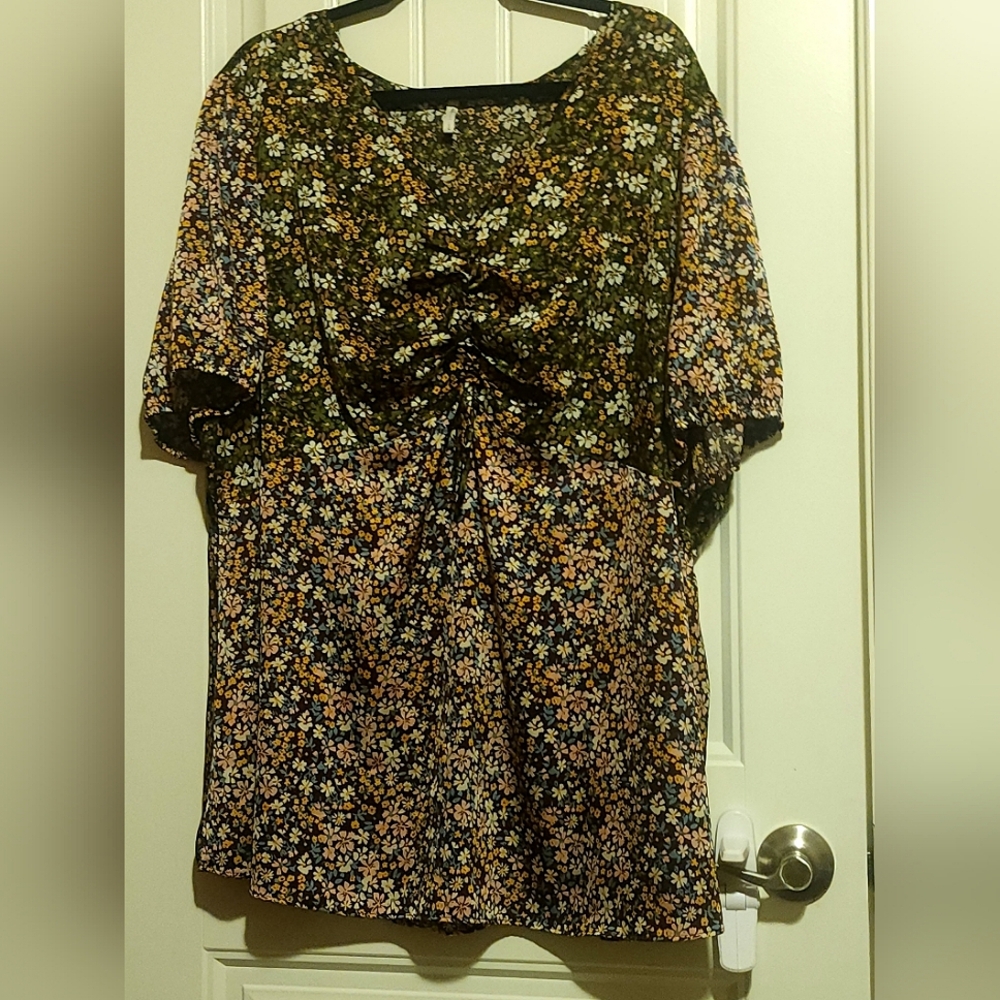 Short sleeved floral print blouse